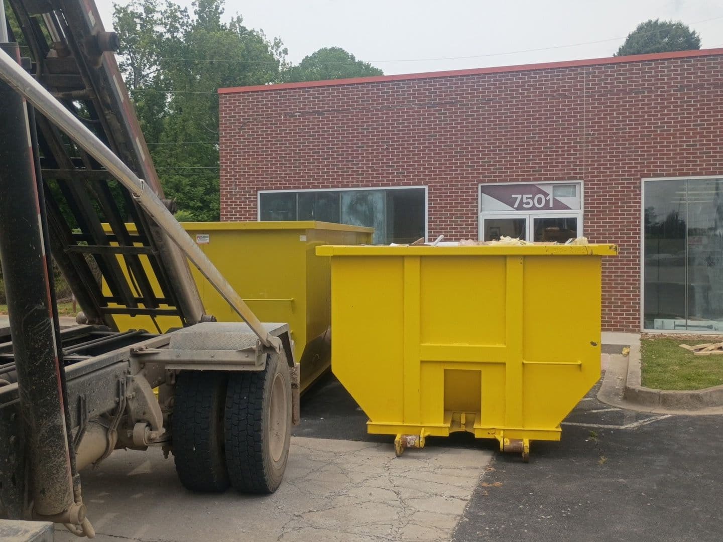 Project Commercial Dumpster Rental for Big Cleanups in South Knoxville image